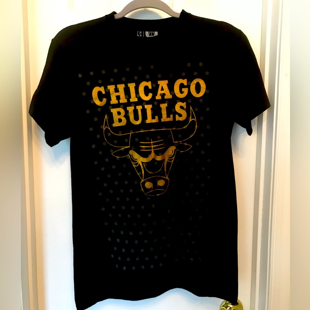 Vintage NBA Chicago Bulls Mens T shirt Black Silver Gold Dots Bull Logo Small